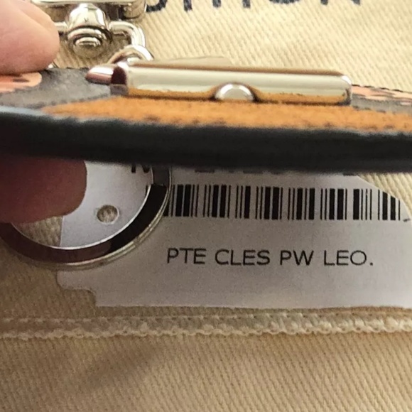 Louis Vuitton Round Monogram / Animal Print Bag Charm Key Ring - like new - Picture 7 of 7